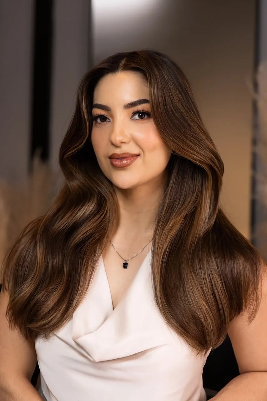 Balayage castaño con ondas suaves